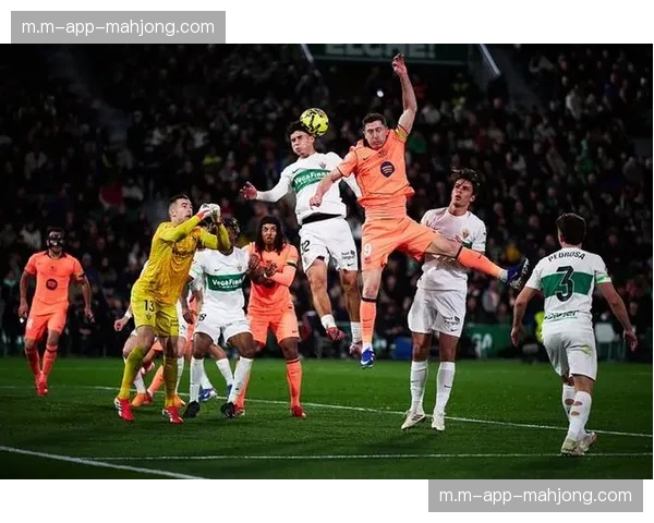 巴萨进攻火力被寄予厚望 防守端隐患或成淘汰赛阶段变数