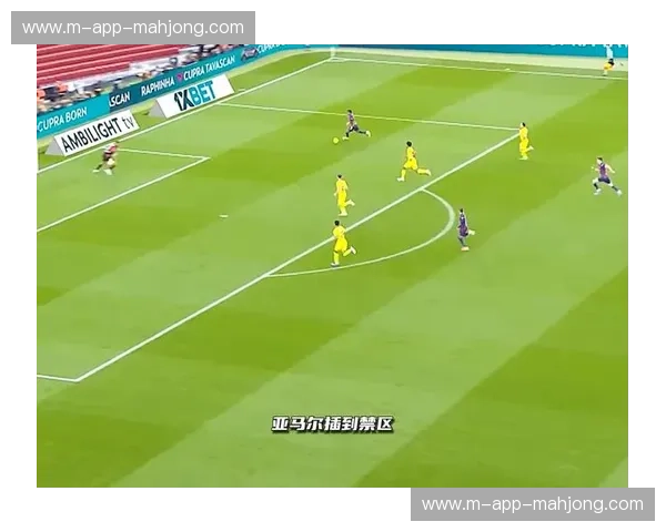 亚马尔右路连续变向突破，内切兜射远角完成梅开二度